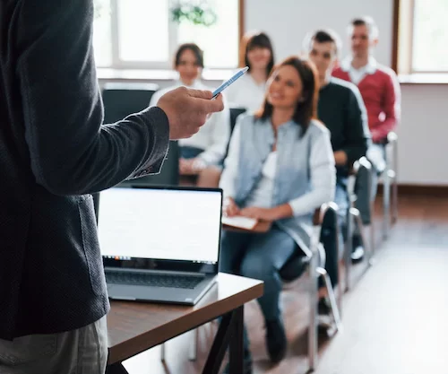 everyone-is-smiling-listens-group-people-business-conference-modern-classroom-daytime_146671-16288